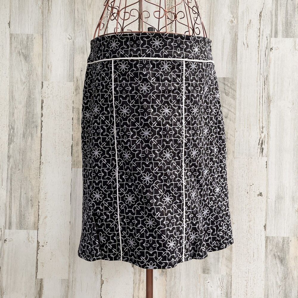 Black White Embroidered Floral Skirt 12 Corporate Dark Academia Office Boho